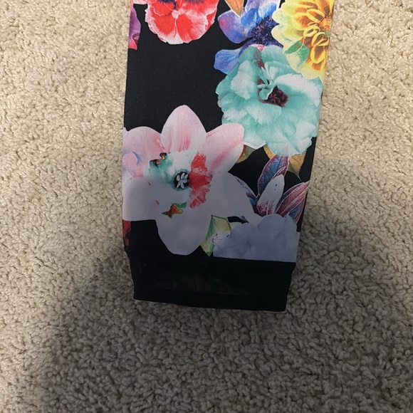 Old Navy active leggings - Picture 2 of 3